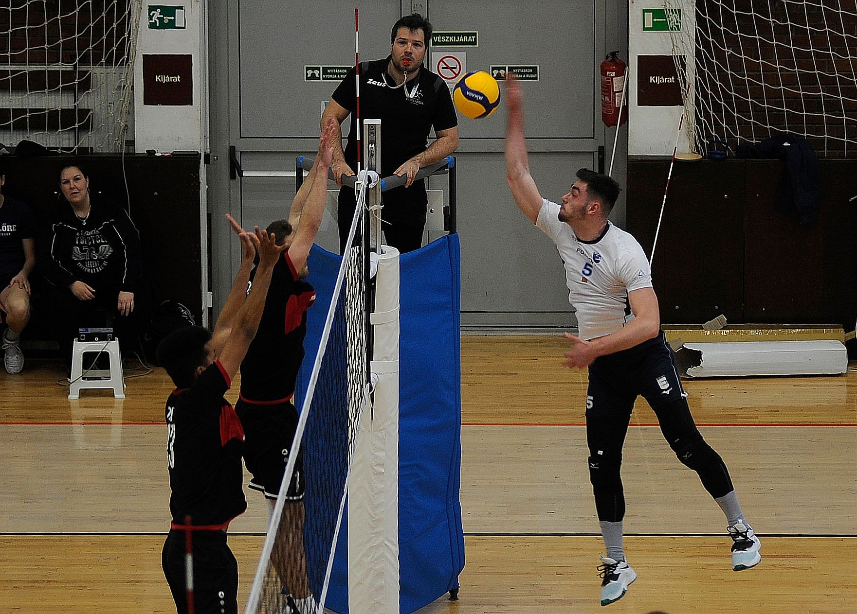 Röplabda - szettvesztés nélküli fehérvári siker siker Miskolcon